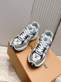 Run 55 Sneakers