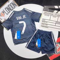 Real Madrid Vinícius Júnior No.7 Football Kit