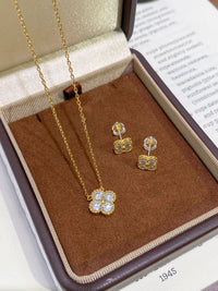 Vintage Alhambra Pendant Necklace