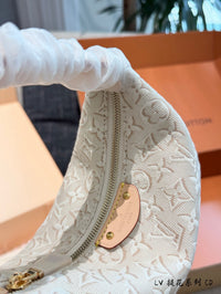 Hills Pochette Bag