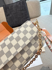 Ivy Wallet On Chain Bag