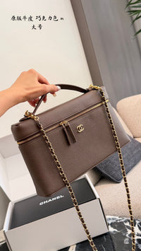 26A Vanity with Chain