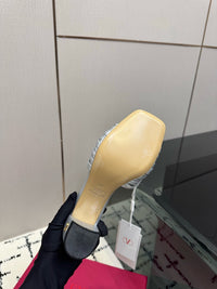 26S Garavani Annet Mules