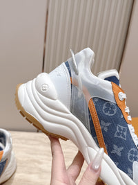 Run 55 Sneakers