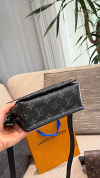 Steamer Wearable Wallet Bag