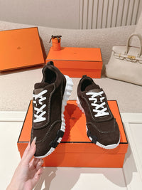 26S Bouncing Sneakers