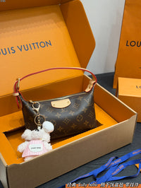 Hills Pochette Bag