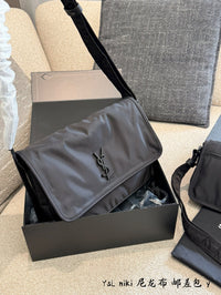 Niki Messenger Bag