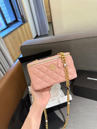 Vanity Case with Chain