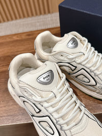 B30 Sneakers