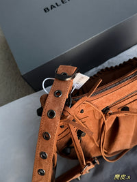 Le Cagole Shoulder Bag