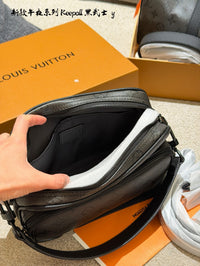 Nil Messenger Bag
