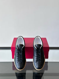 Upvillage Panelled Leather Sneakers