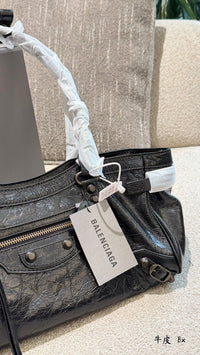 Le City East-West Leather Tote Bag