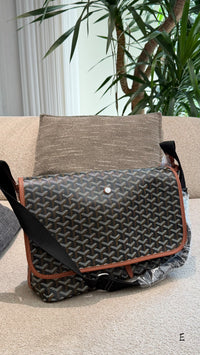Capétien Messenger Bag