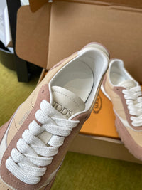 T Sneakers