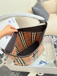 Highlands Shoulder Bag