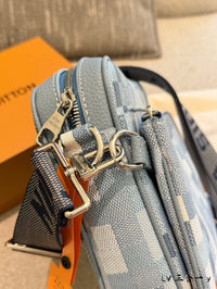 Trio Messenger Bag