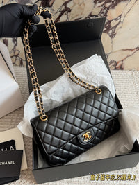 25 Caviar Leather Flap Bag