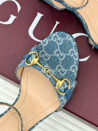 Donna Wedge Sandals