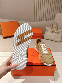 26S Bouncing Sneakers