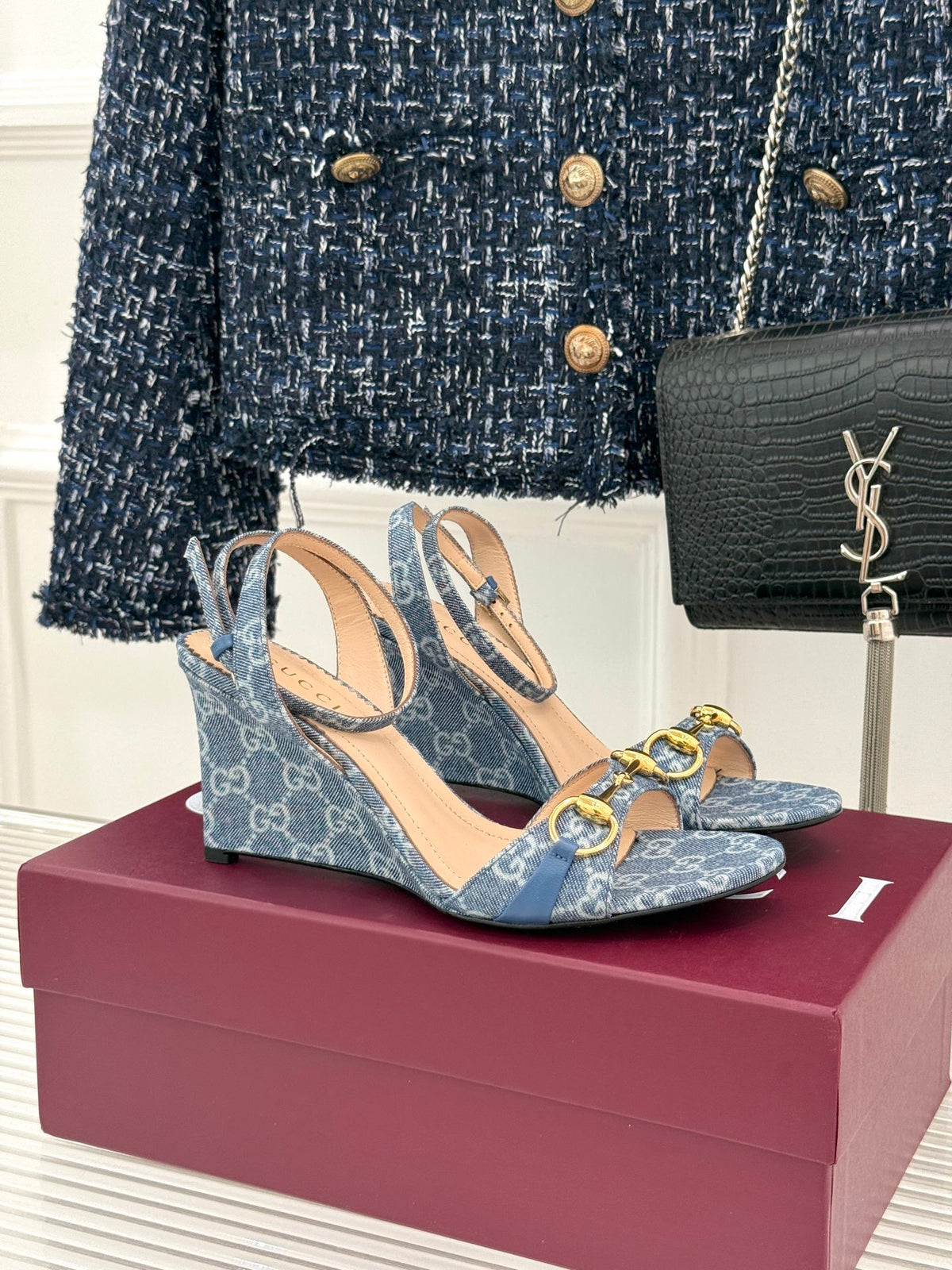Donna Wedge Sandals