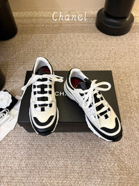 Logo Sneakers