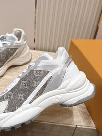 Run 55 Sneakers