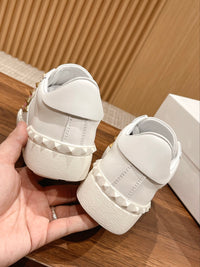 Garavani Rockstud Heart Leather Sneakers