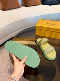 Feel Slide Sandals