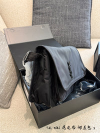 Niki Messenger Bag
