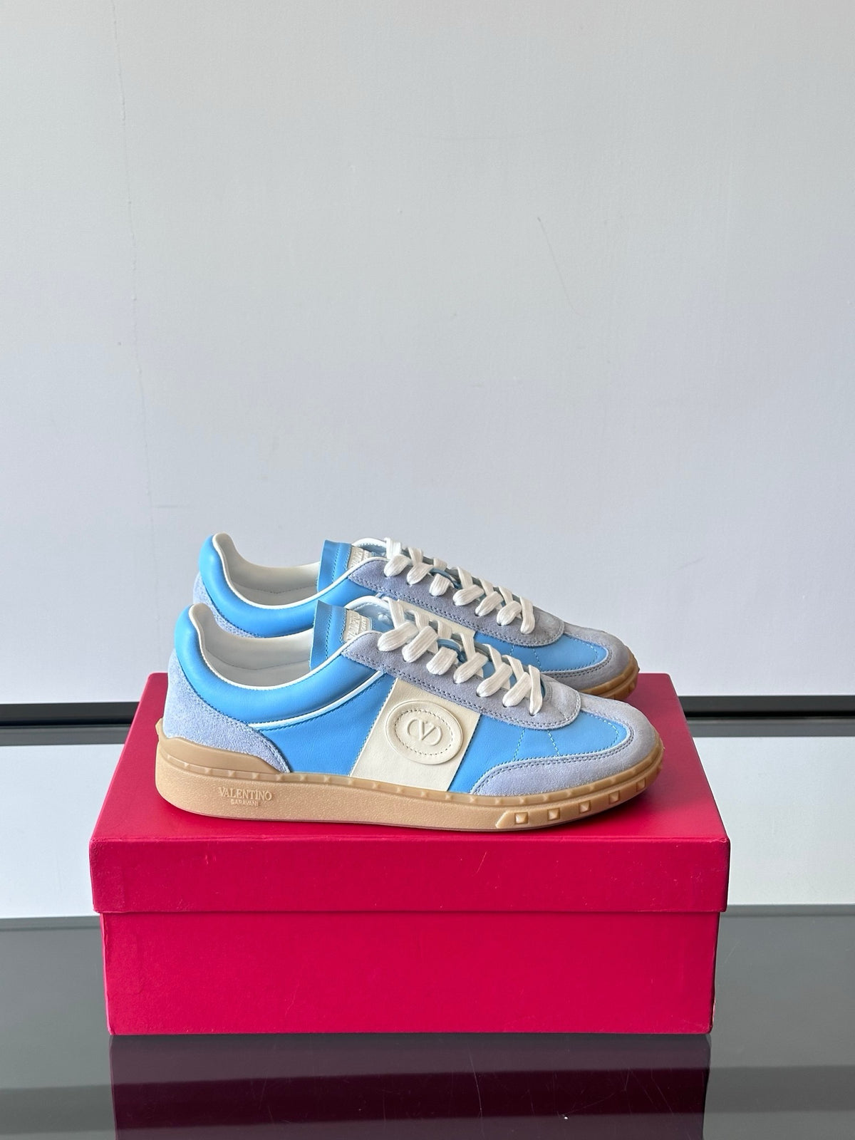 Upvillage Panelled Leather Sneakers