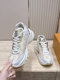 Run 55 Sneakers