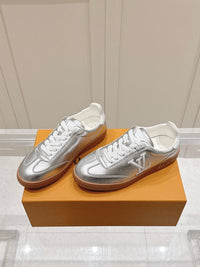 Frontrow Sneakers