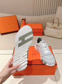 26S Bouncing Sneakers
