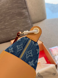Hills Pochette