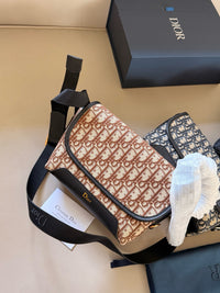 Jett Messenger Bag