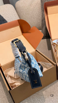 Hills Pochette