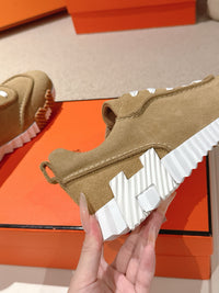26S Bouncing Sneakers
