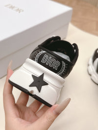 Wmns Chrono Sneakers