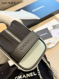 Vanity Case with Chain