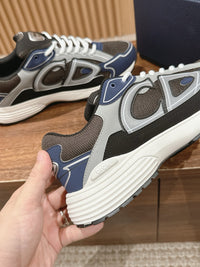 B30 Sneakers