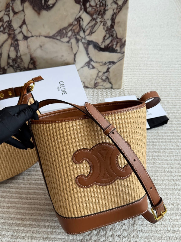 Bucket Cuir Triomphe Bag