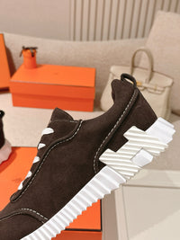 26S Bouncing Sneakers