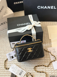 Vanity Case with Chain