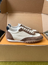 T Sneakers