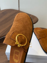 26S Médaillon Buckle Mules
