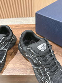 B30 Sneakers