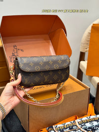 Ivy Wallet On Chain Bag