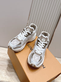 Run 55 Sneakers